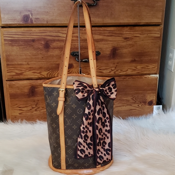 Louis Vuitton Handbags - 🍀🎀 BEAUTIFUL🎀🍀 Louis Vuitton Bucket GM